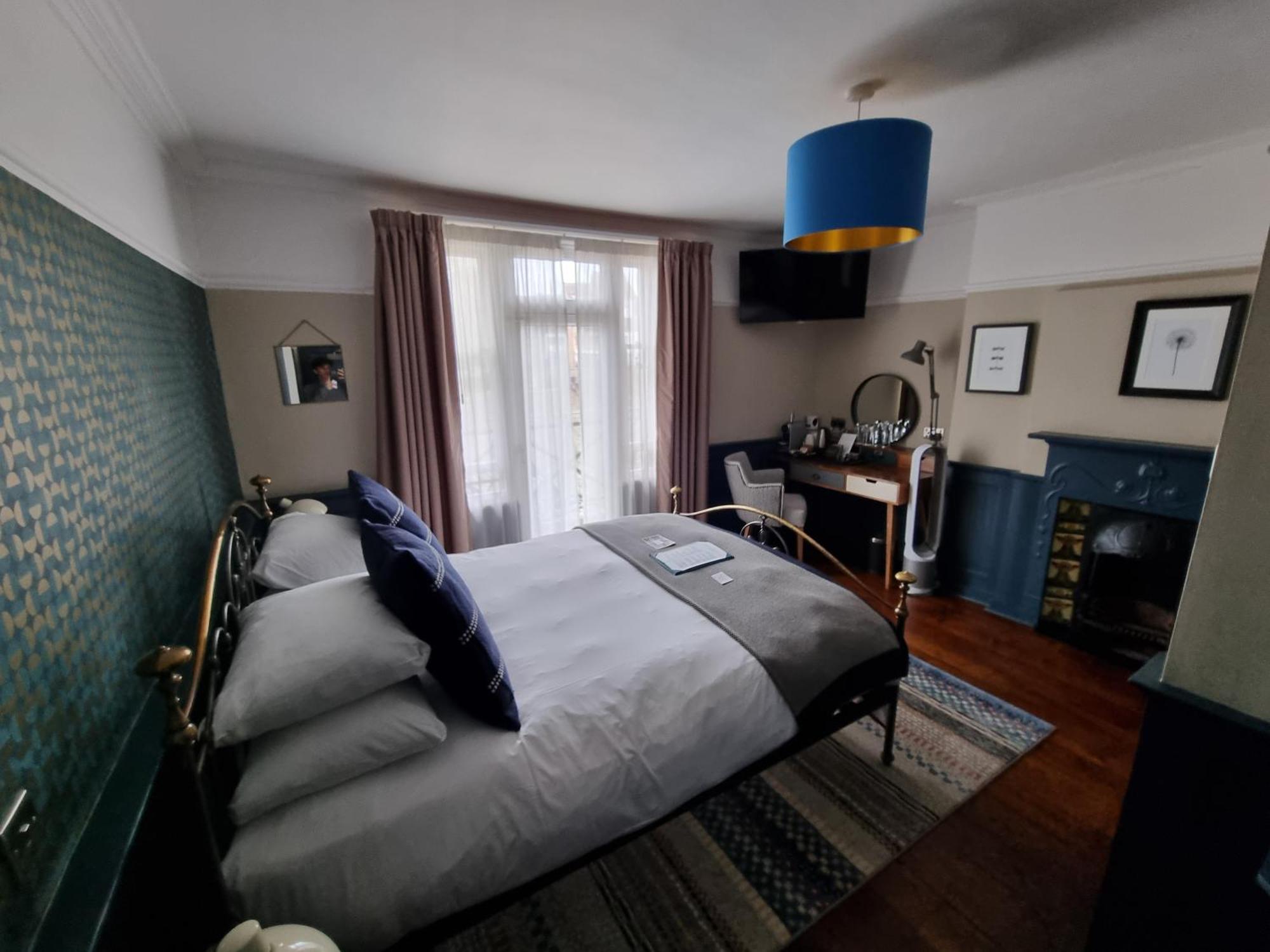 The Swan Hotel Staines-upon-Thames Dış mekan fotoğraf