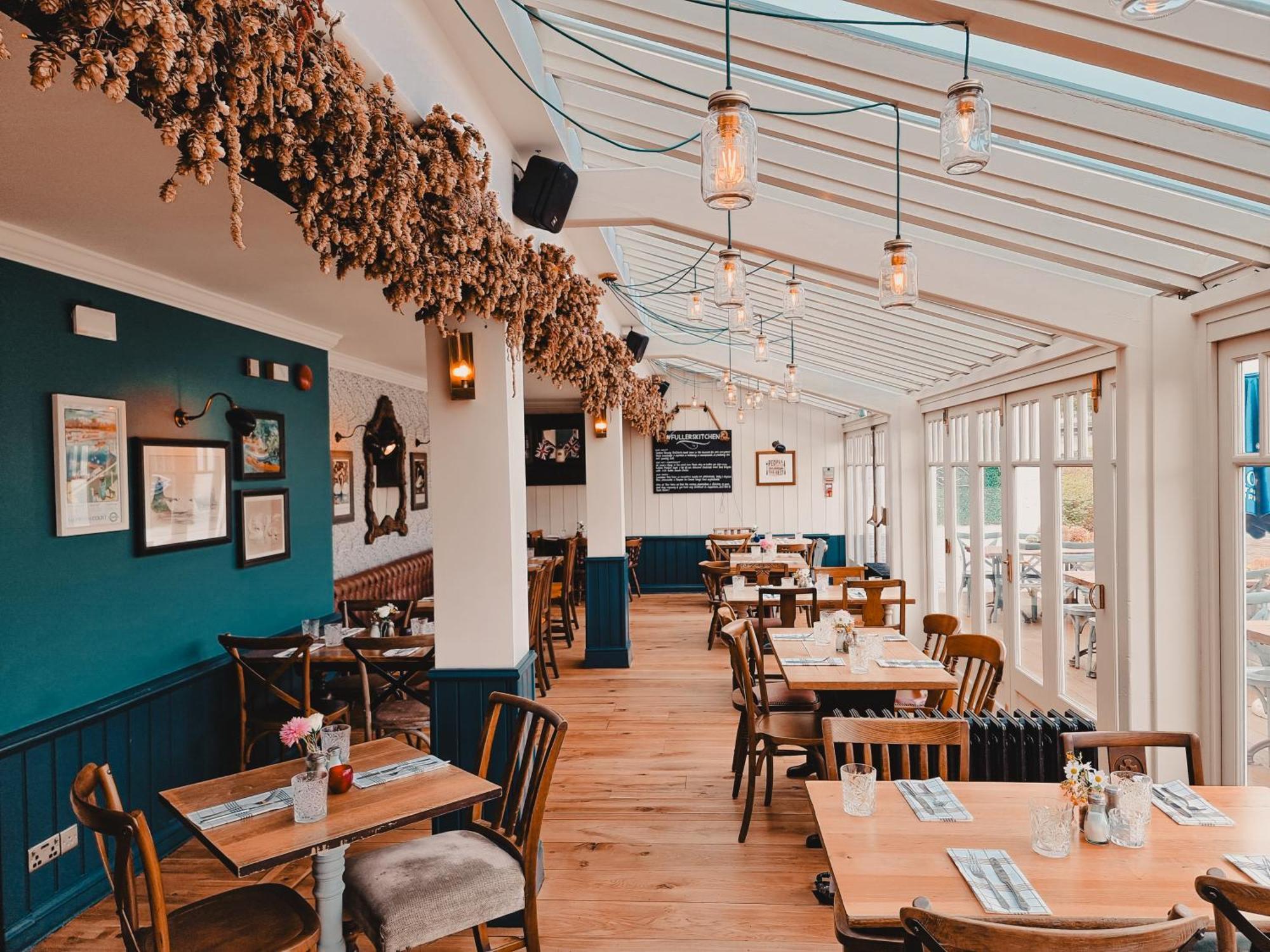 The Swan Hotel Staines-upon-Thames Dış mekan fotoğraf
