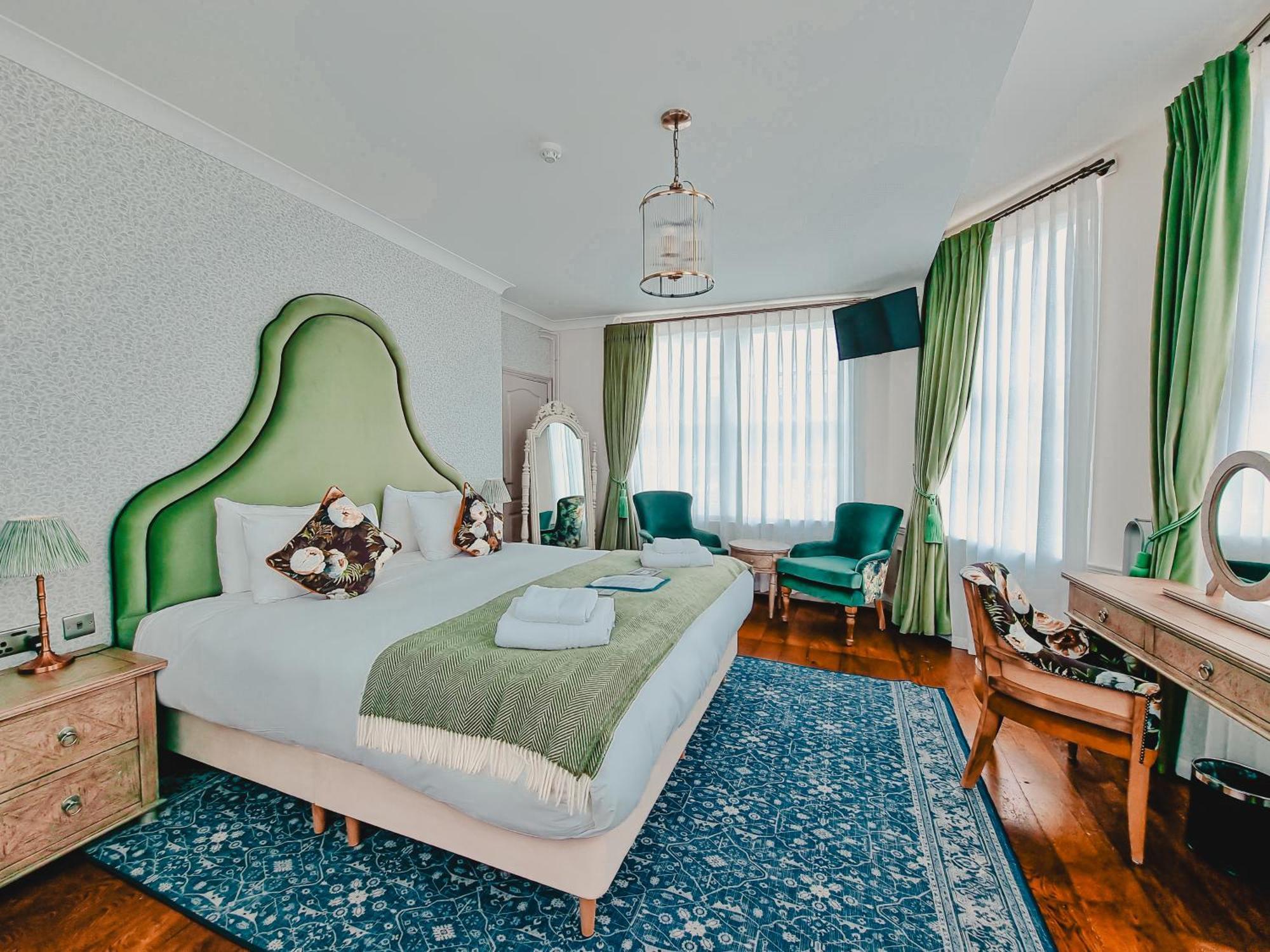 The Swan Hotel Staines-upon-Thames Dış mekan fotoğraf