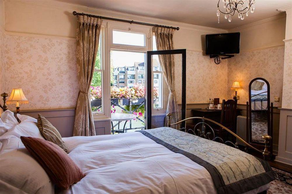 The Swan Hotel Staines-upon-Thames Dış mekan fotoğraf