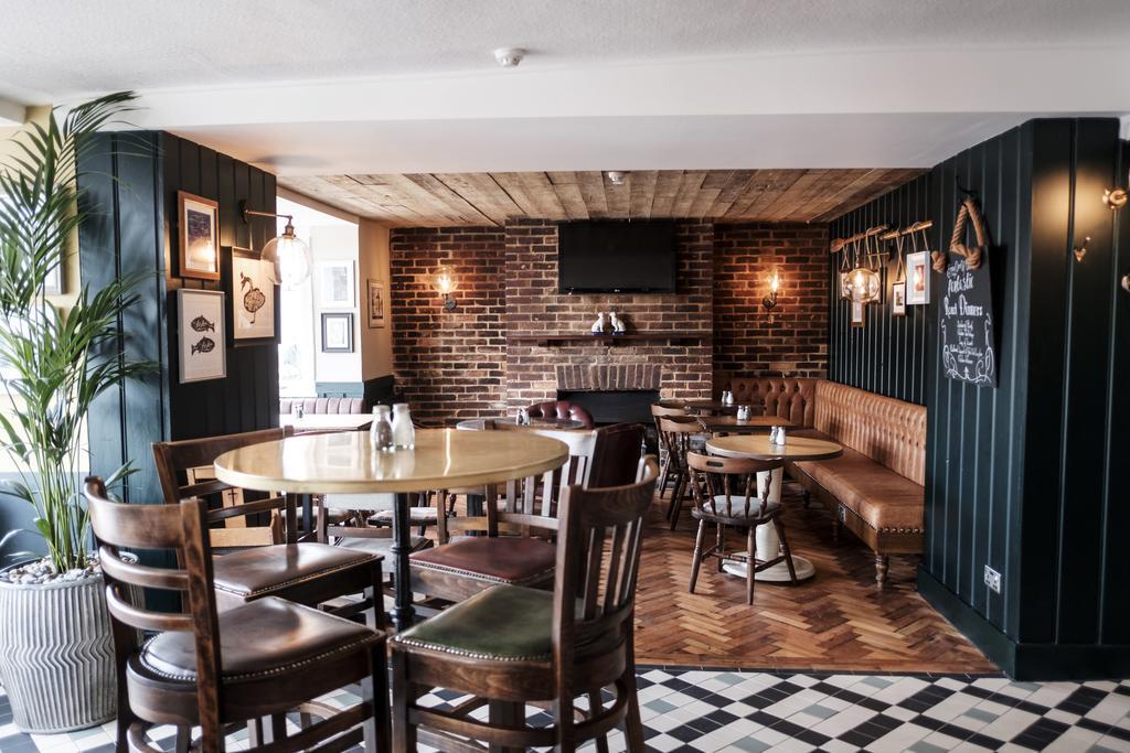 The Swan Hotel Staines-upon-Thames Dış mekan fotoğraf