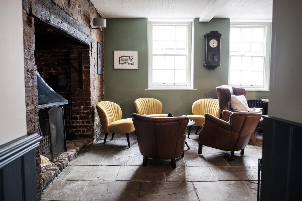 The Swan Hotel Staines-upon-Thames Dış mekan fotoğraf