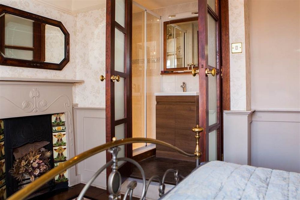 The Swan Hotel Staines-upon-Thames Dış mekan fotoğraf