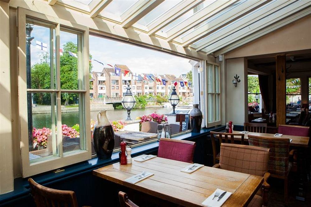 The Swan Hotel Staines-upon-Thames Dış mekan fotoğraf
