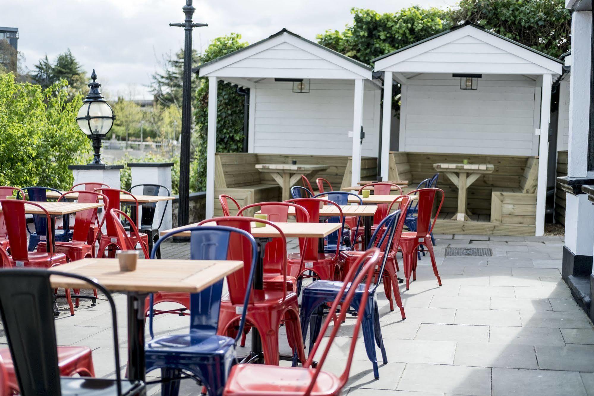The Swan Hotel Staines-upon-Thames Dış mekan fotoğraf