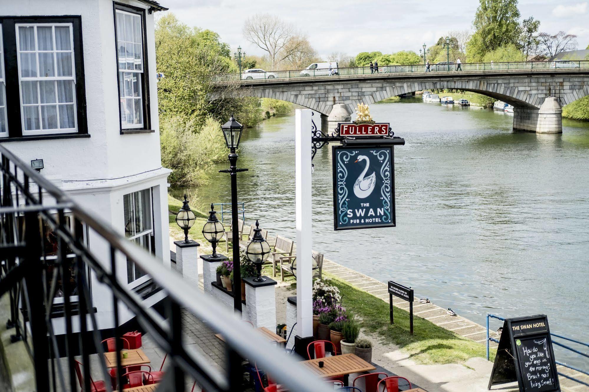 The Swan Hotel Staines-upon-Thames Dış mekan fotoğraf