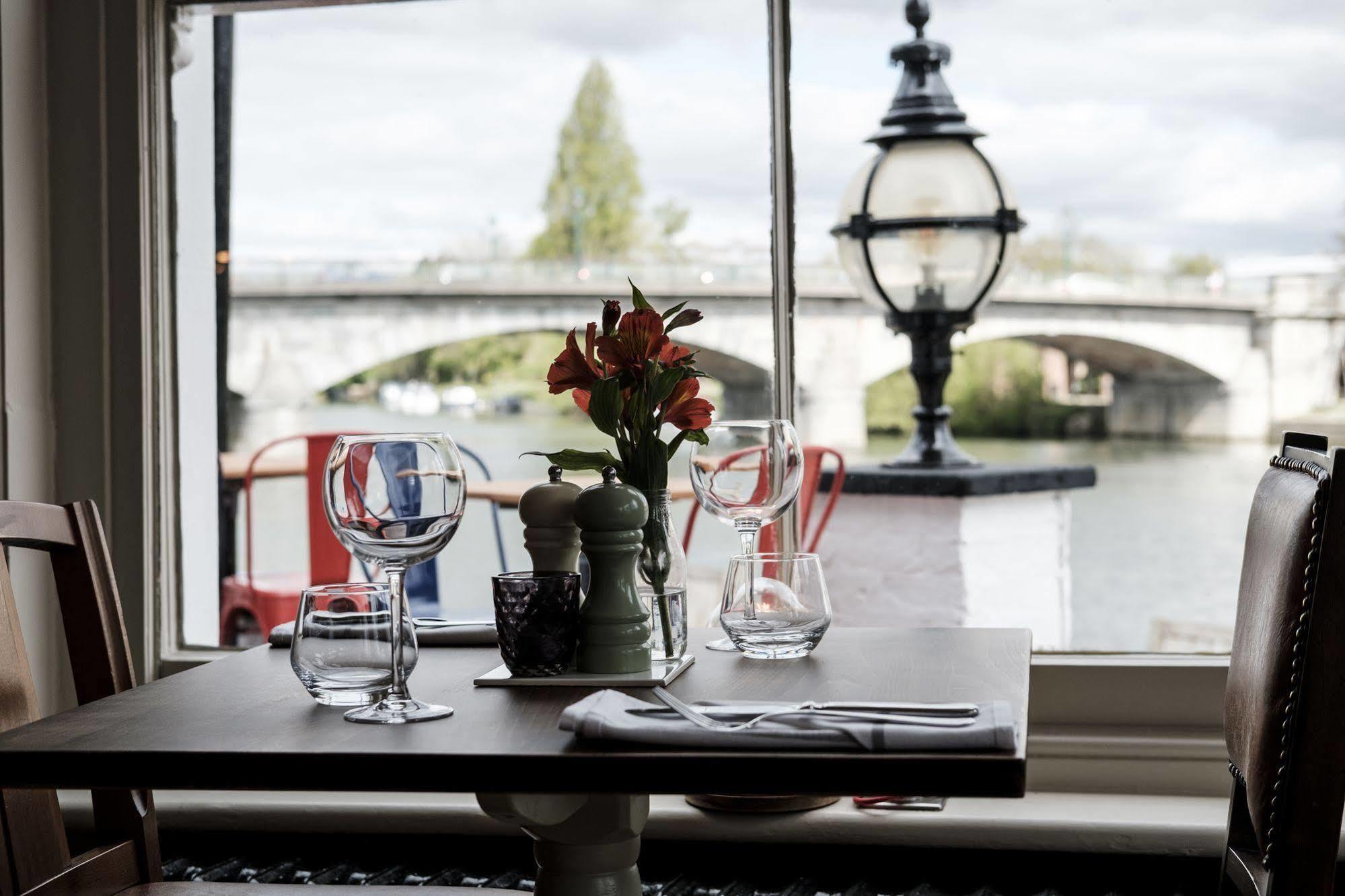 The Swan Hotel Staines-upon-Thames Dış mekan fotoğraf