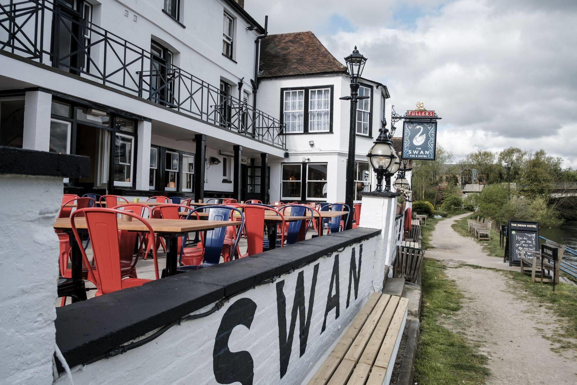 The Swan Hotel Staines-upon-Thames Dış mekan fotoğraf