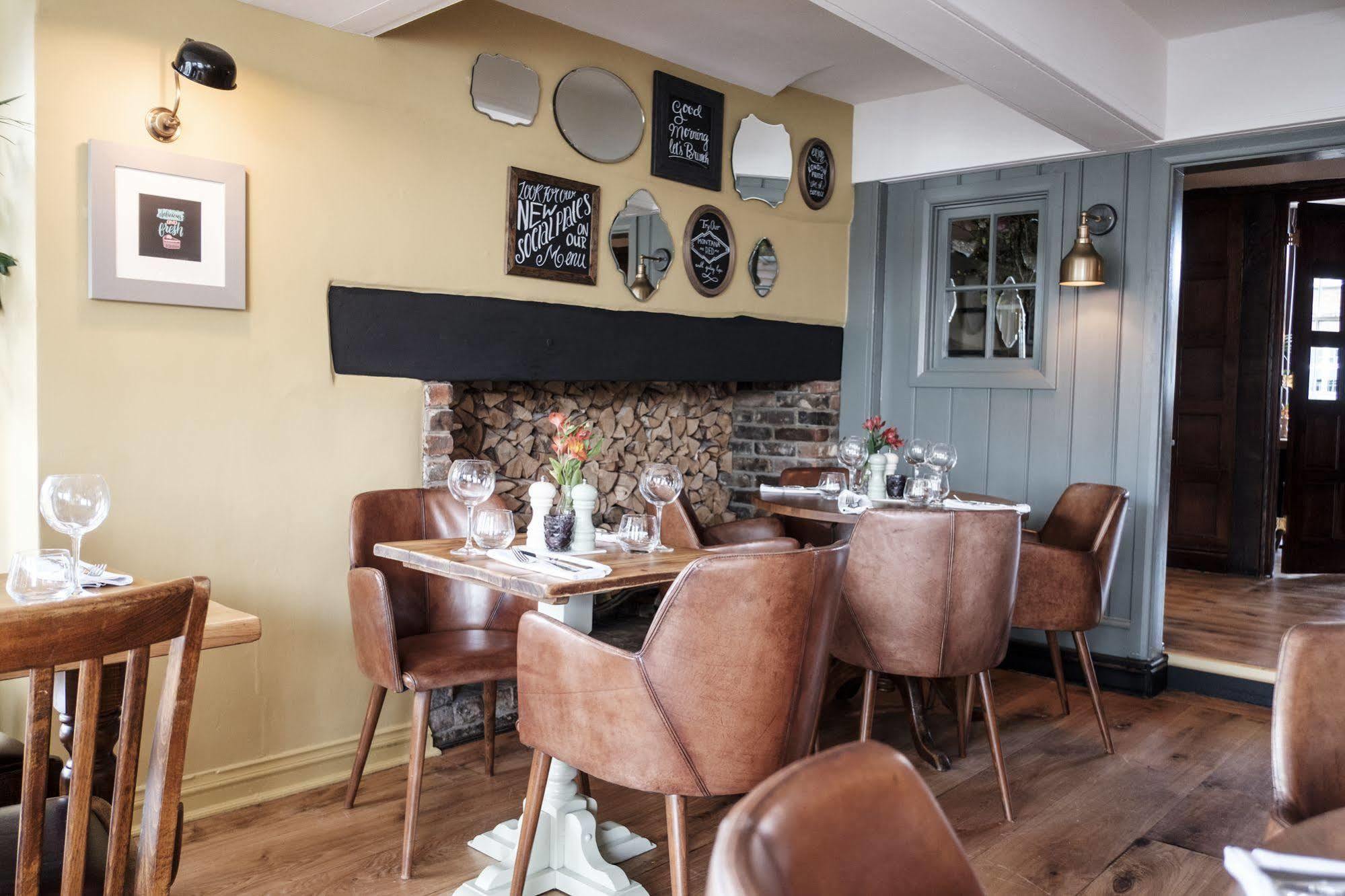 The Swan Hotel Staines-upon-Thames Dış mekan fotoğraf