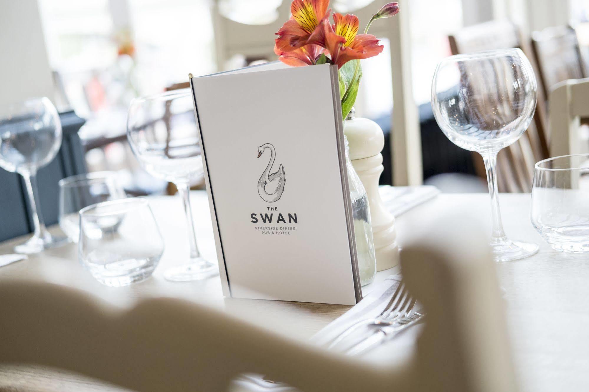 The Swan Hotel Staines-upon-Thames Dış mekan fotoğraf