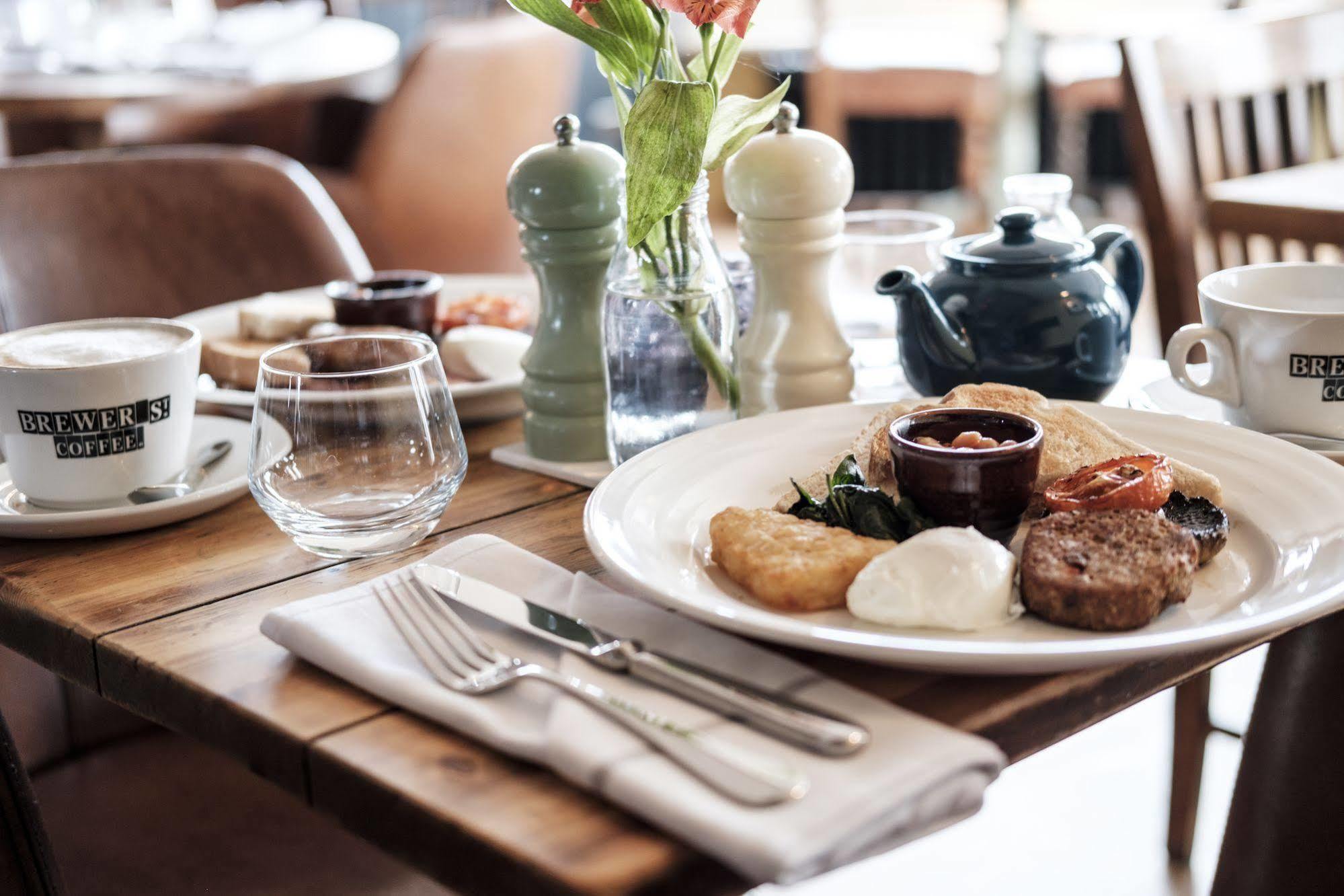 The Swan Hotel Staines-upon-Thames Dış mekan fotoğraf