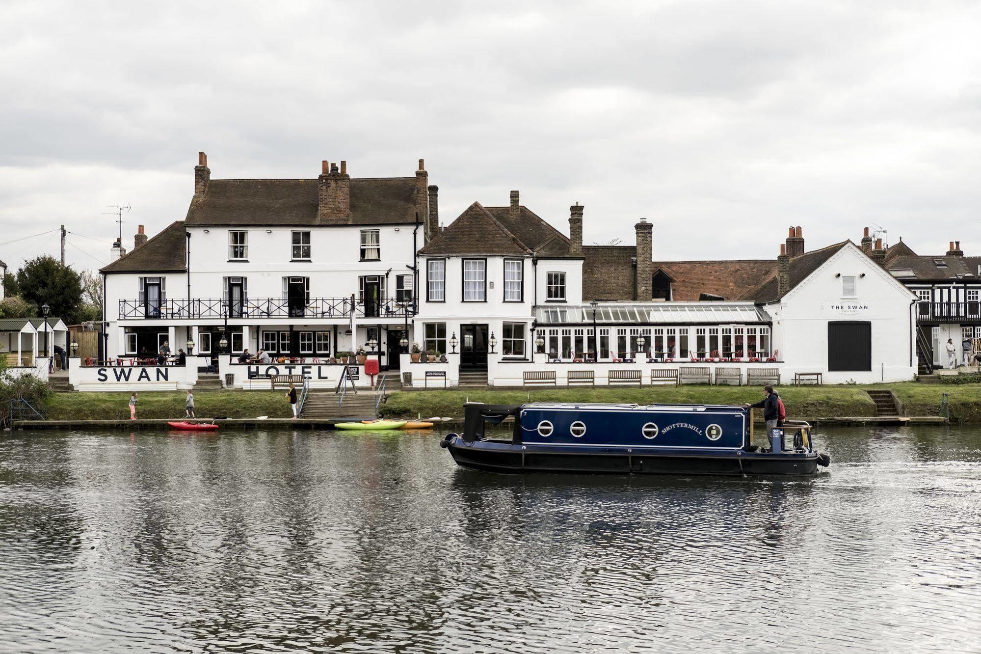 The Swan Hotel Staines-upon-Thames Dış mekan fotoğraf