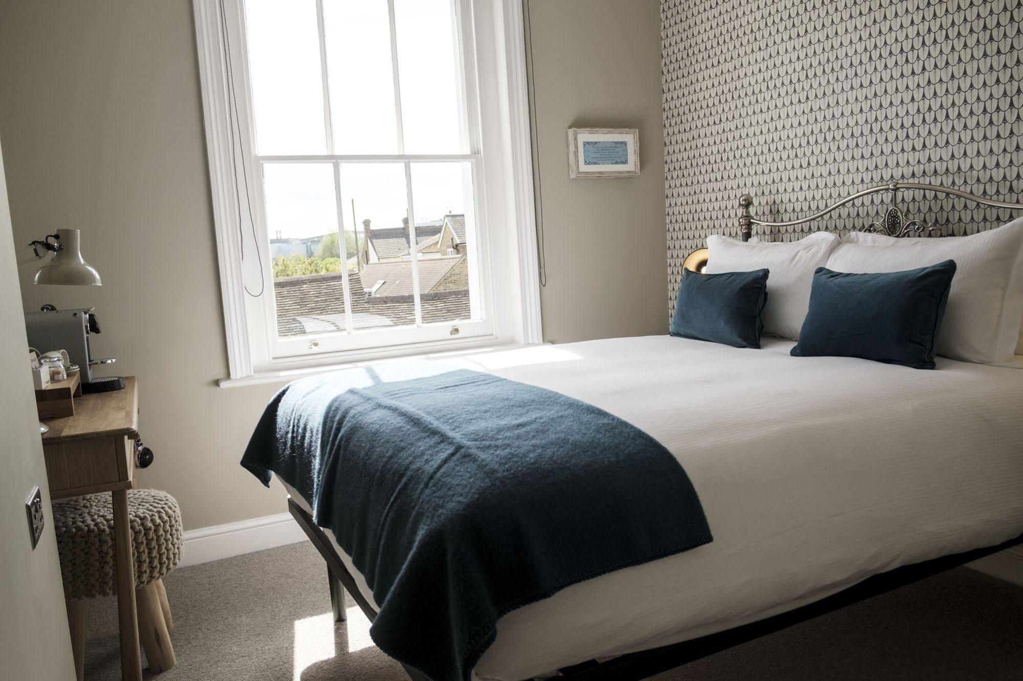 The Swan Hotel Staines-upon-Thames Dış mekan fotoğraf