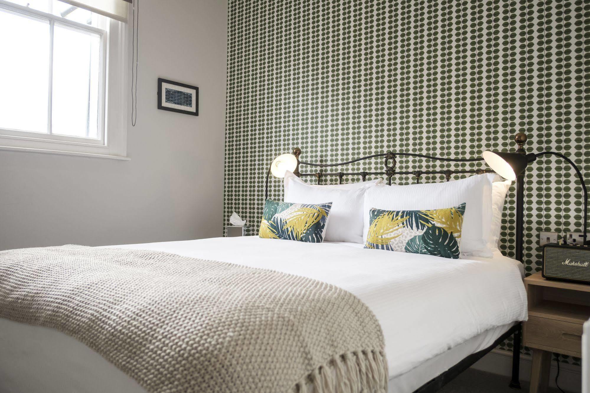 The Swan Hotel Staines-upon-Thames Dış mekan fotoğraf