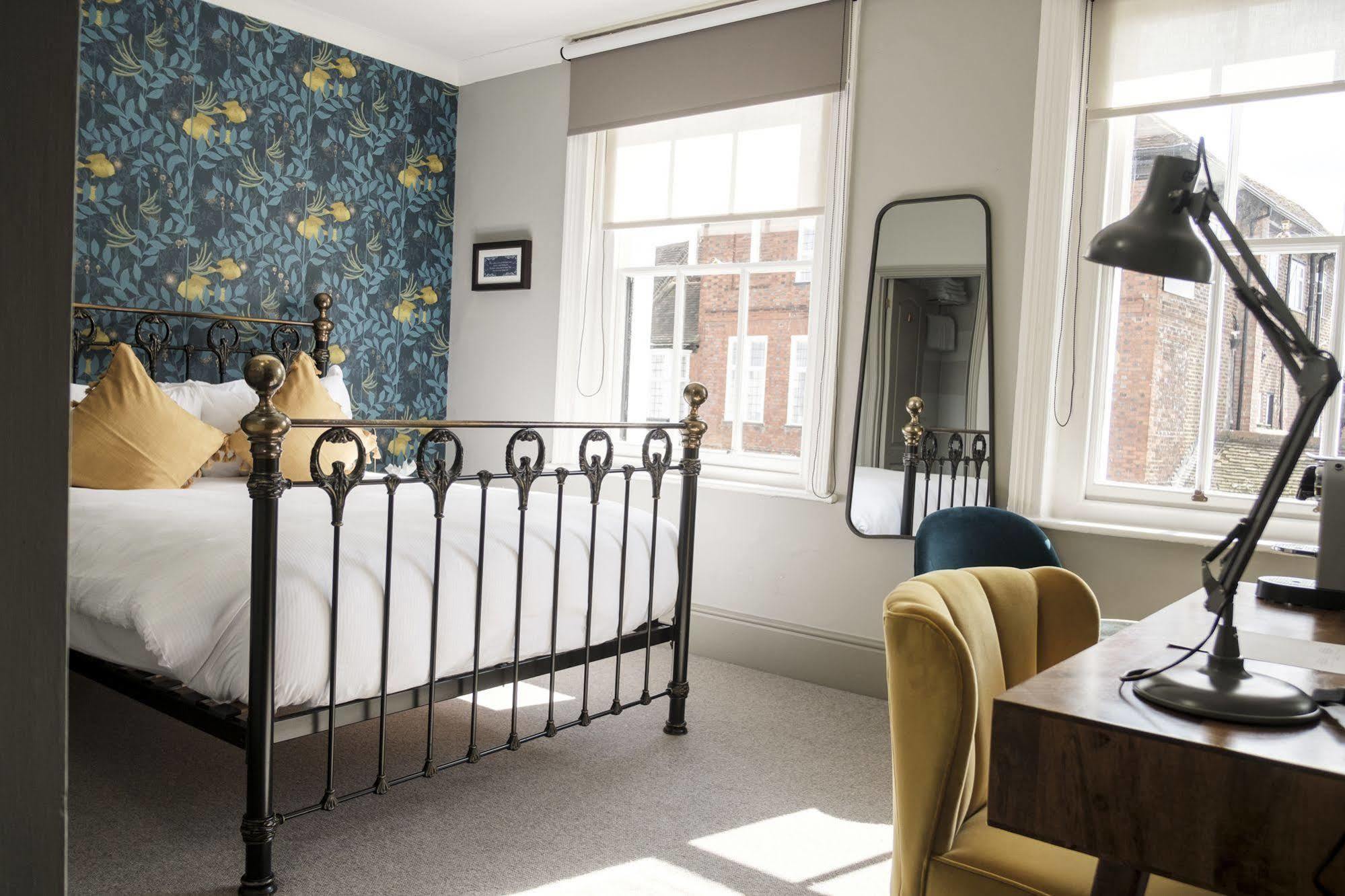 The Swan Hotel Staines-upon-Thames Dış mekan fotoğraf