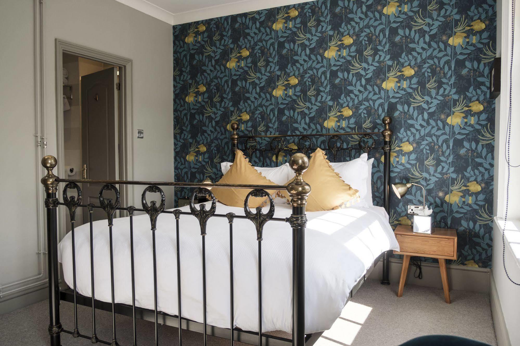 The Swan Hotel Staines-upon-Thames Dış mekan fotoğraf