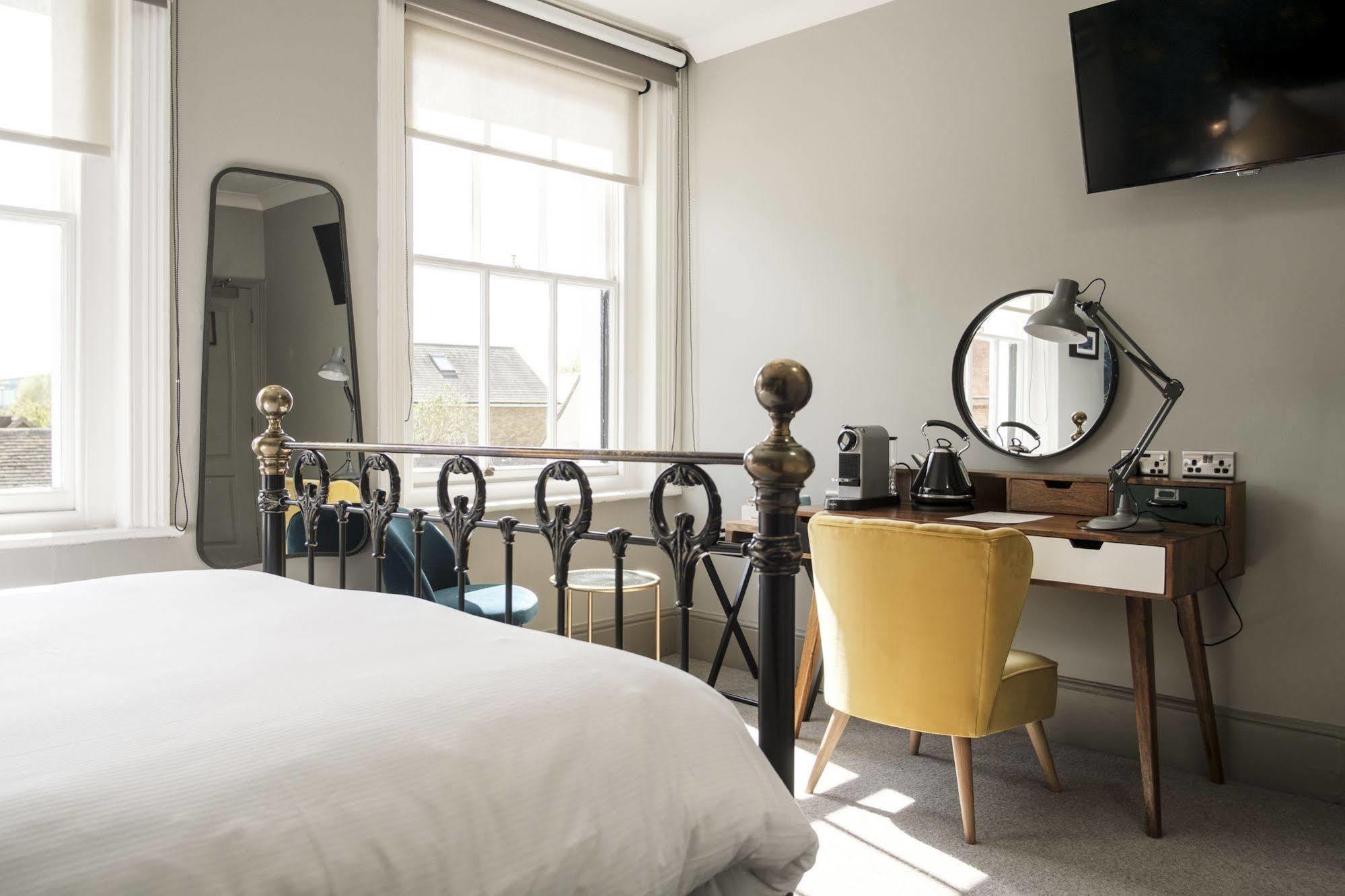The Swan Hotel Staines-upon-Thames Dış mekan fotoğraf